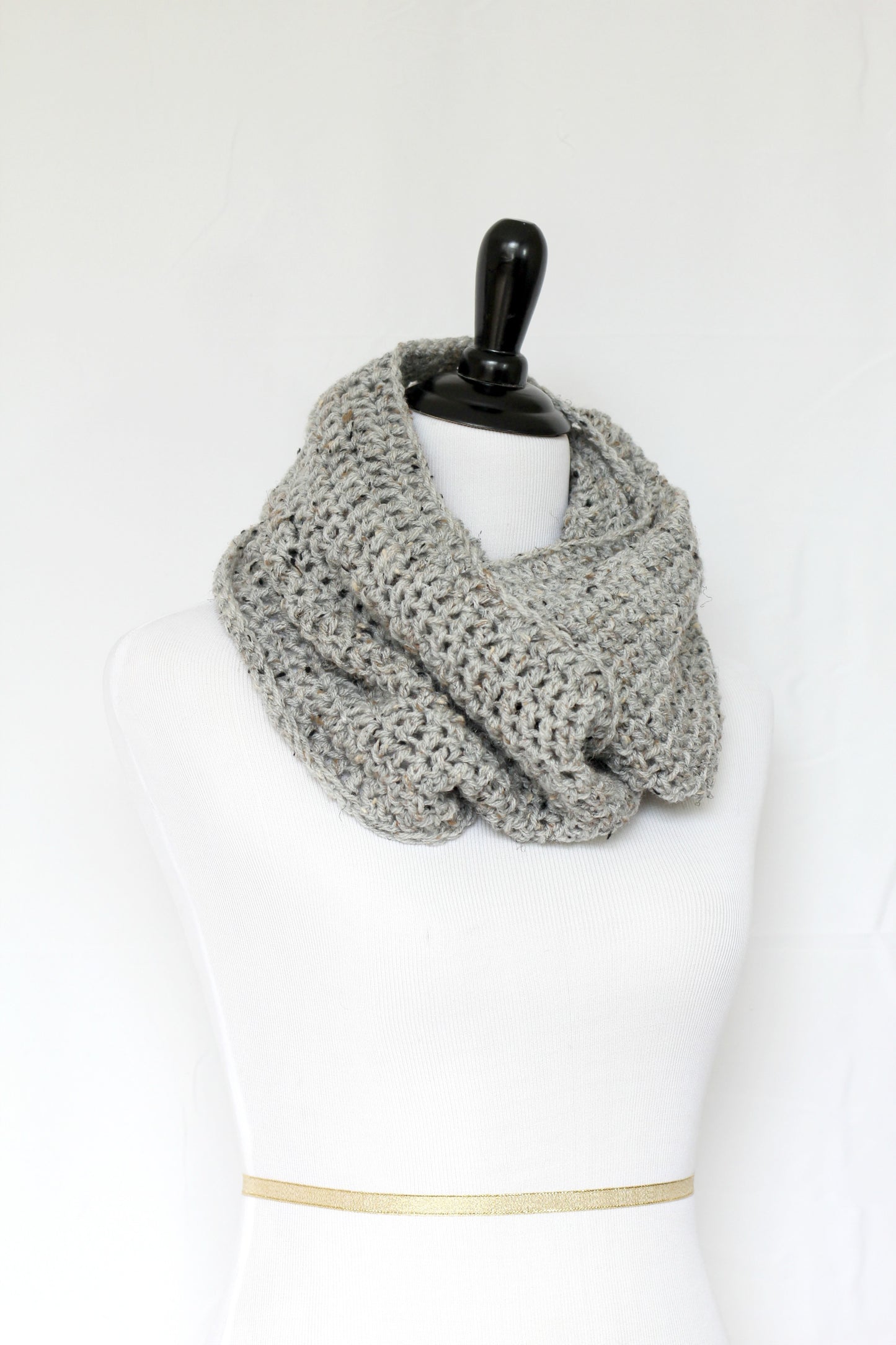 Crochet cowl in grey color, chunky infinity scarf - 12 colors available