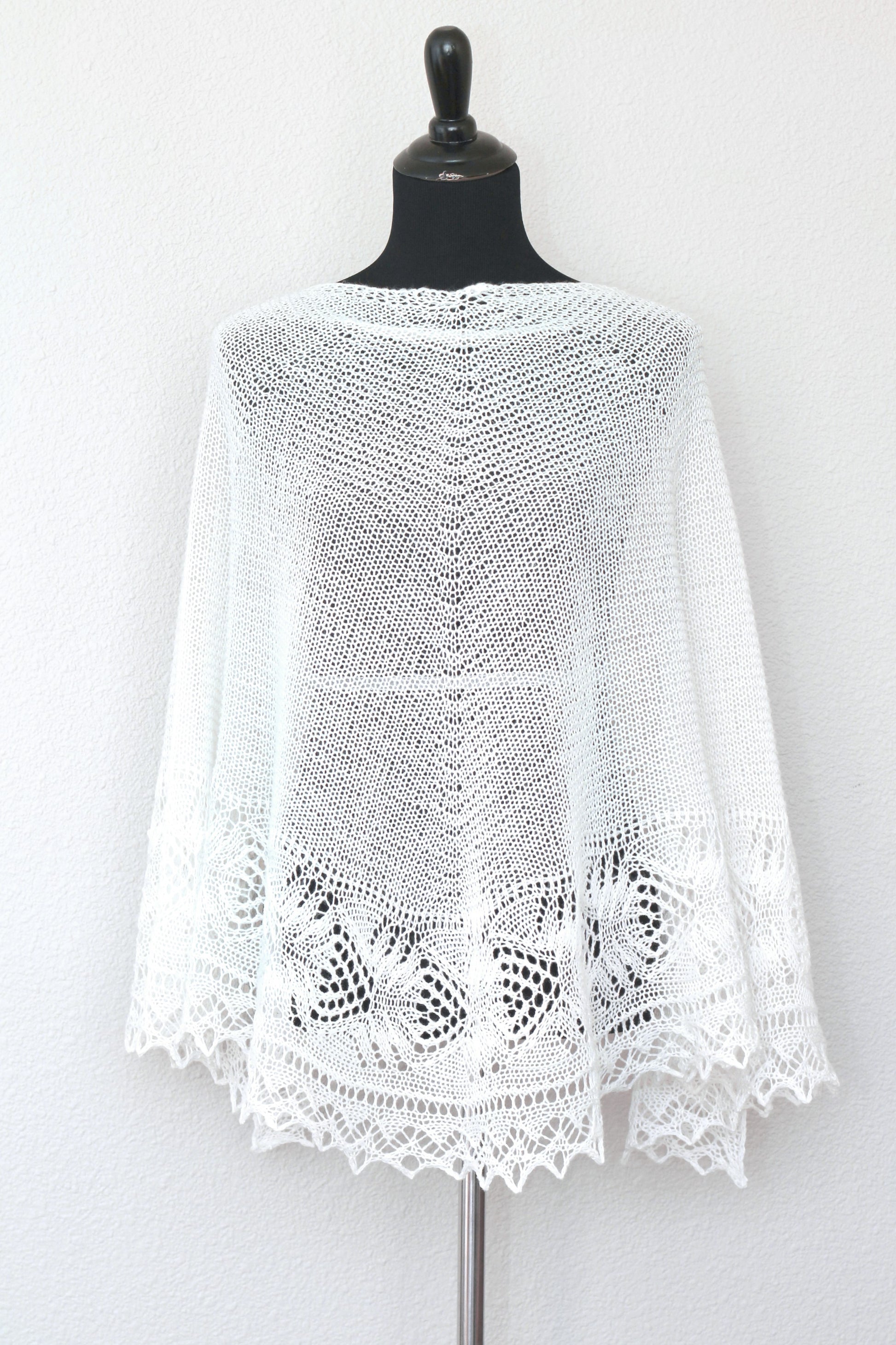 Knit shawl in white color with lace border, Freesia shawl