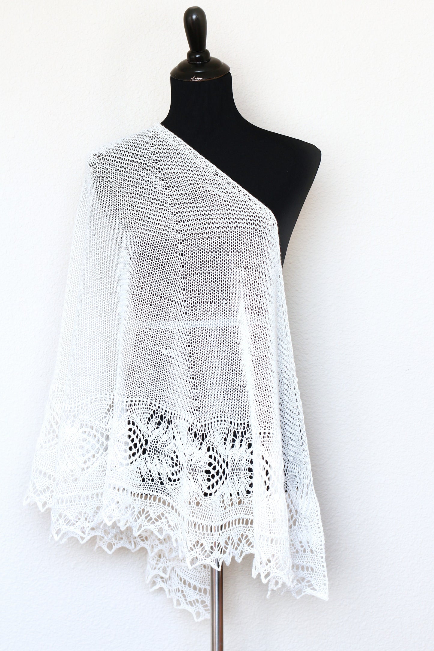 Knit shawl in white color with lace border, Freesia shawl