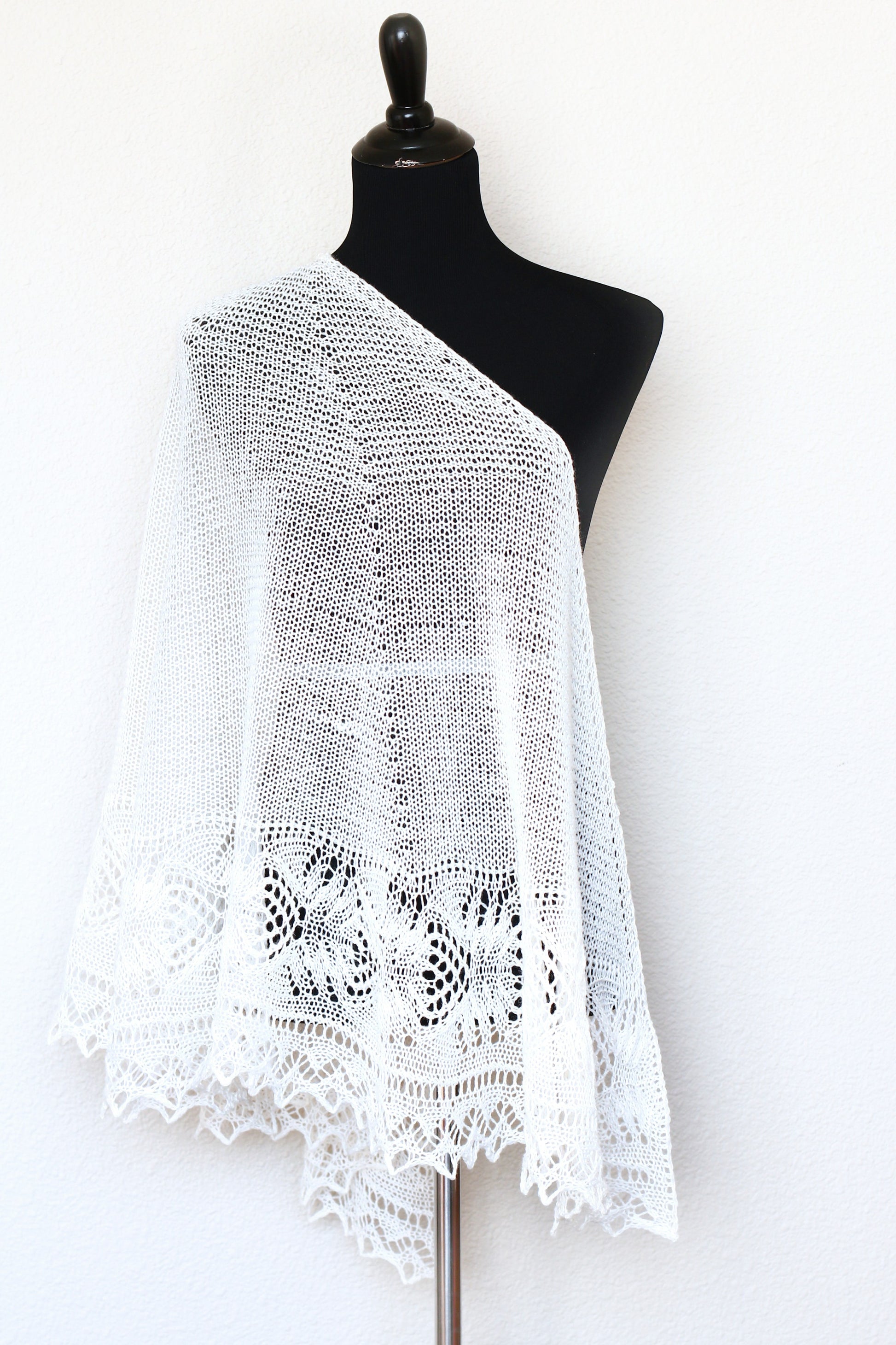 Knit shawl in white color with lace border, Freesia shawl