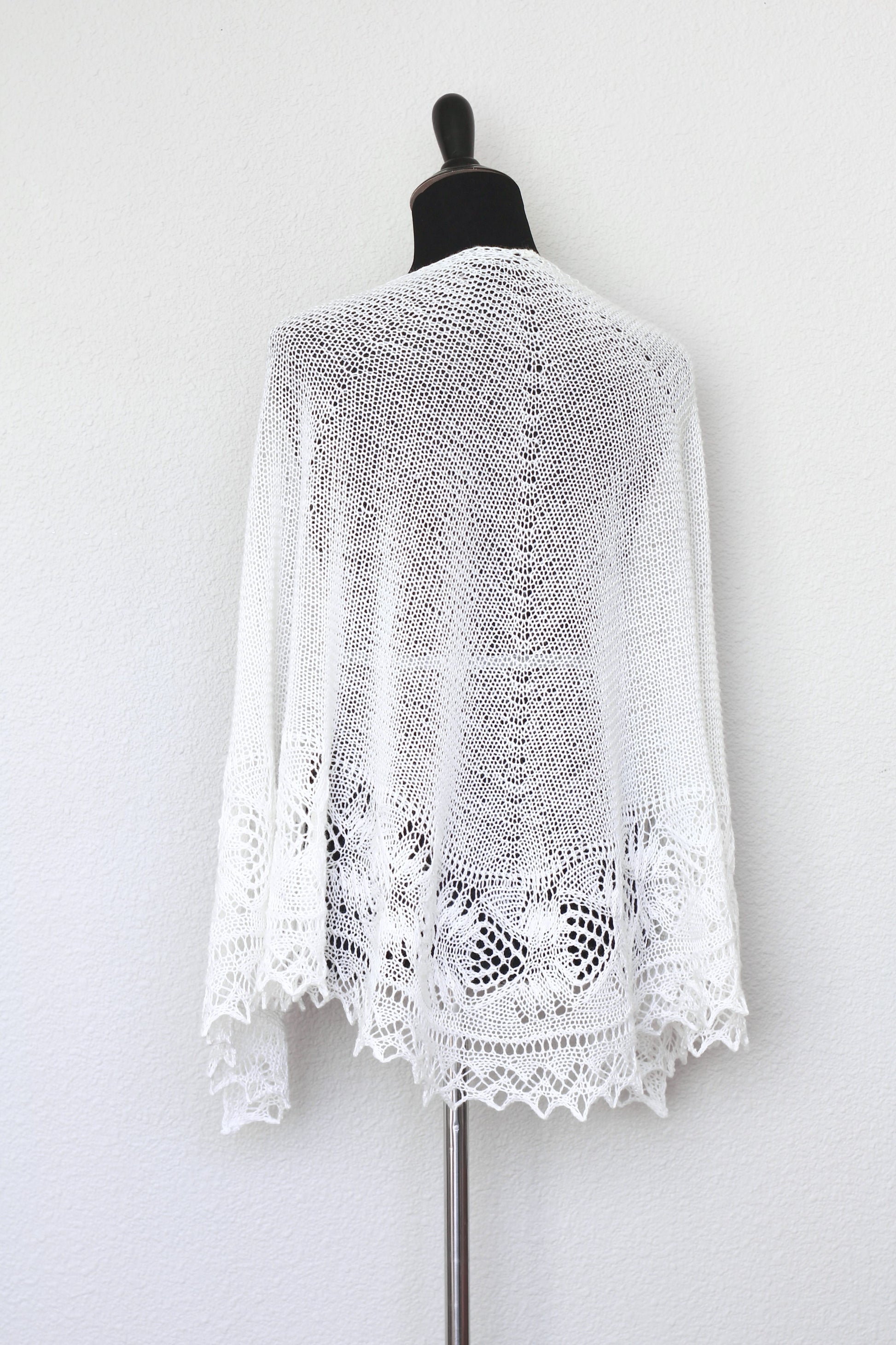 Knit shawl in white color with lace border, Freesia shawl