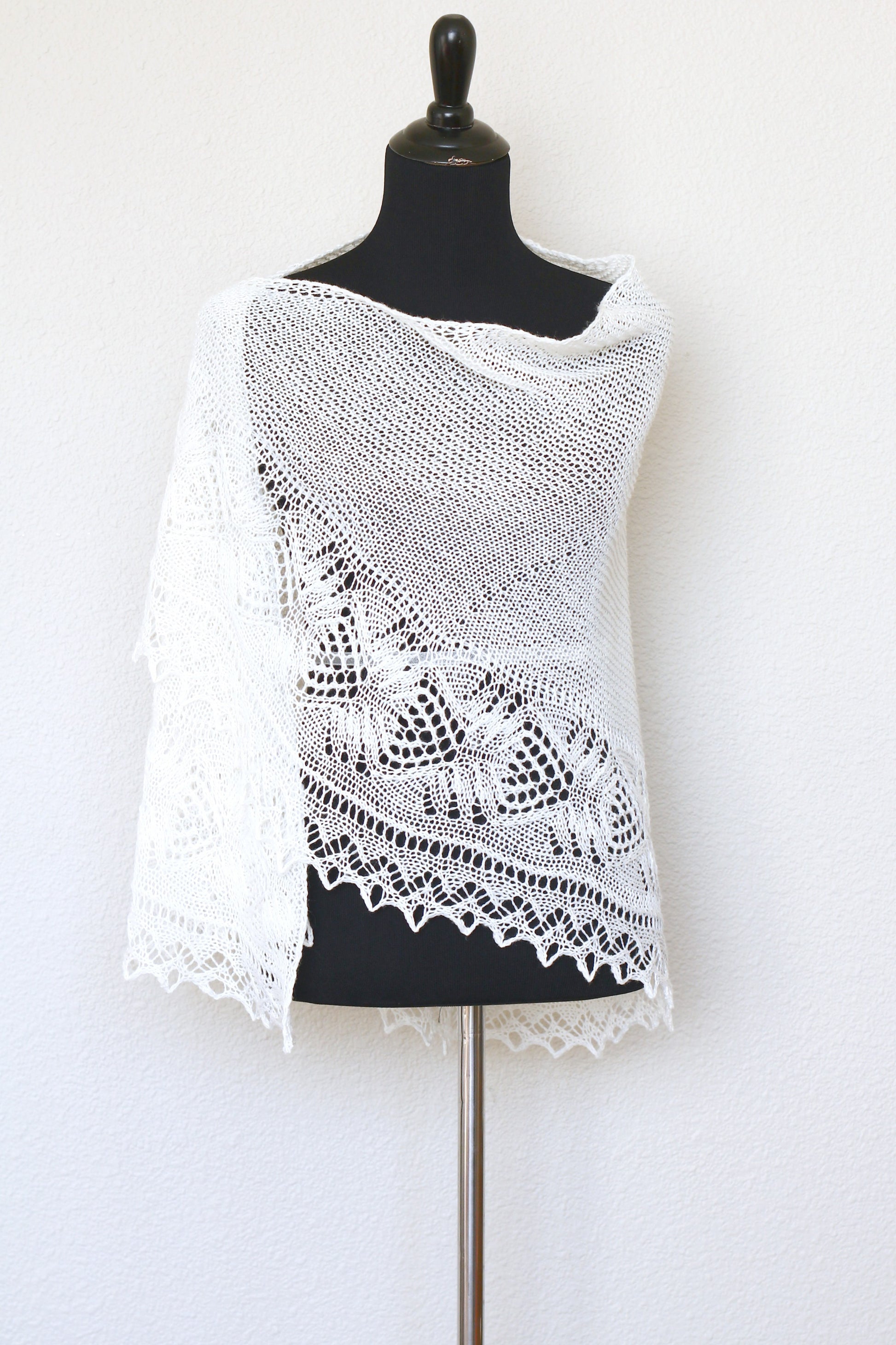 Knit shawl in white color with lace border, Freesia shawl