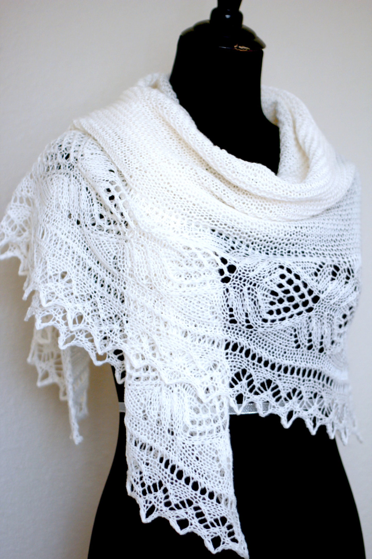 Knit shawl in white color with lace border, Freesia shawl