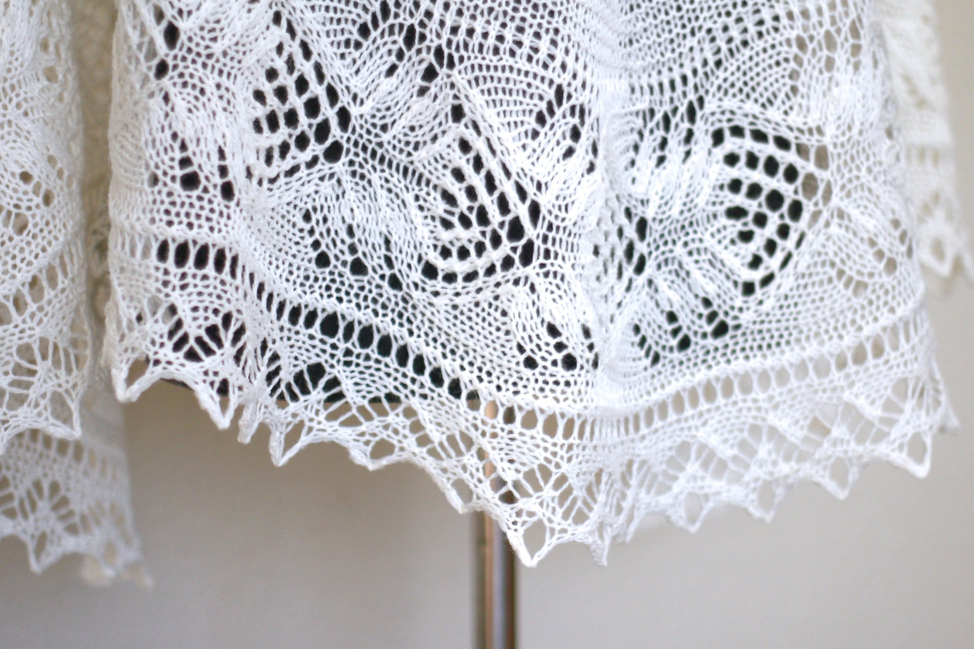 Knit shawl in white color with lace border, Freesia shawl
