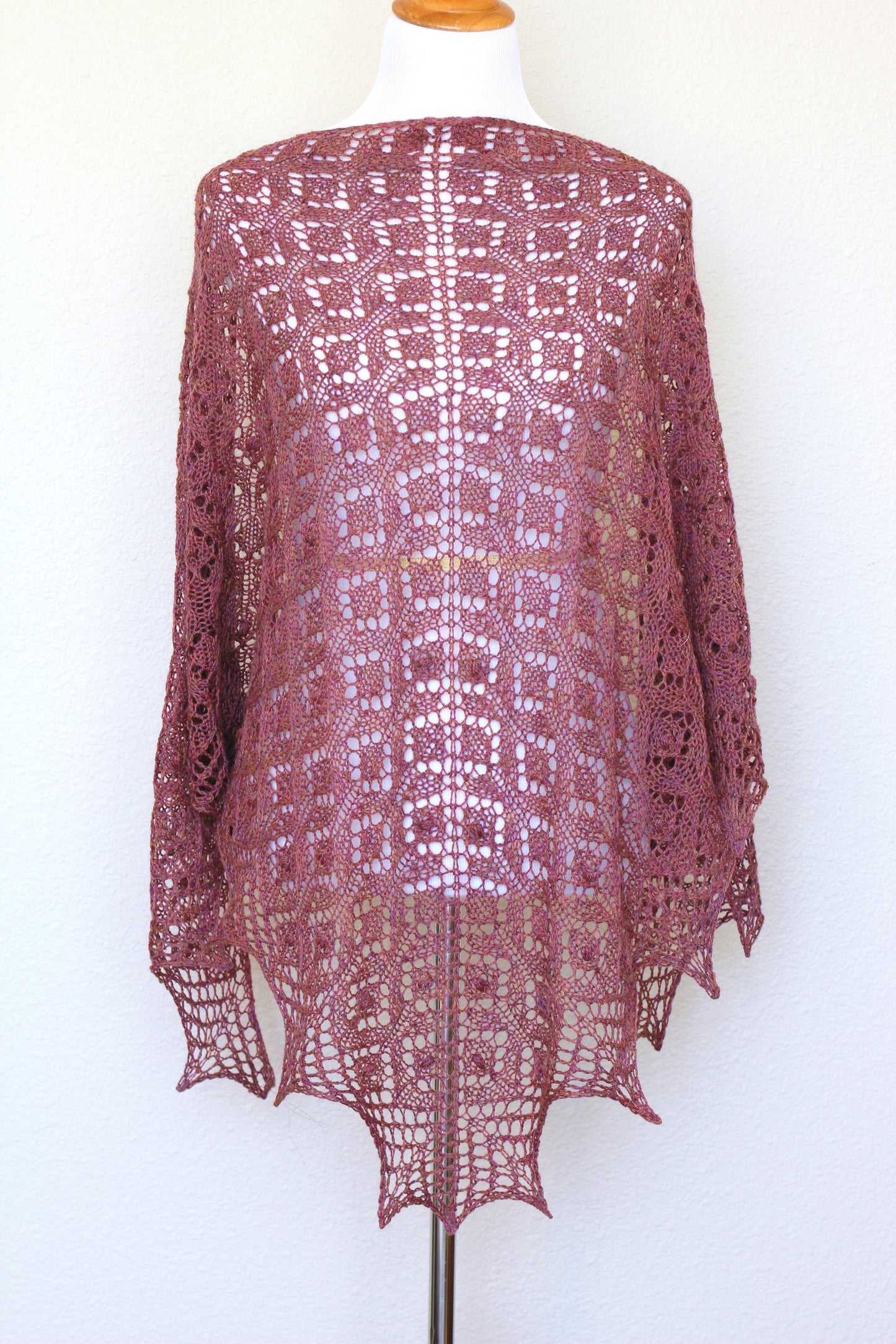 Knitting pattern, knitting tutorial - Cleo shawl, classic triangular shawl with nupps in English