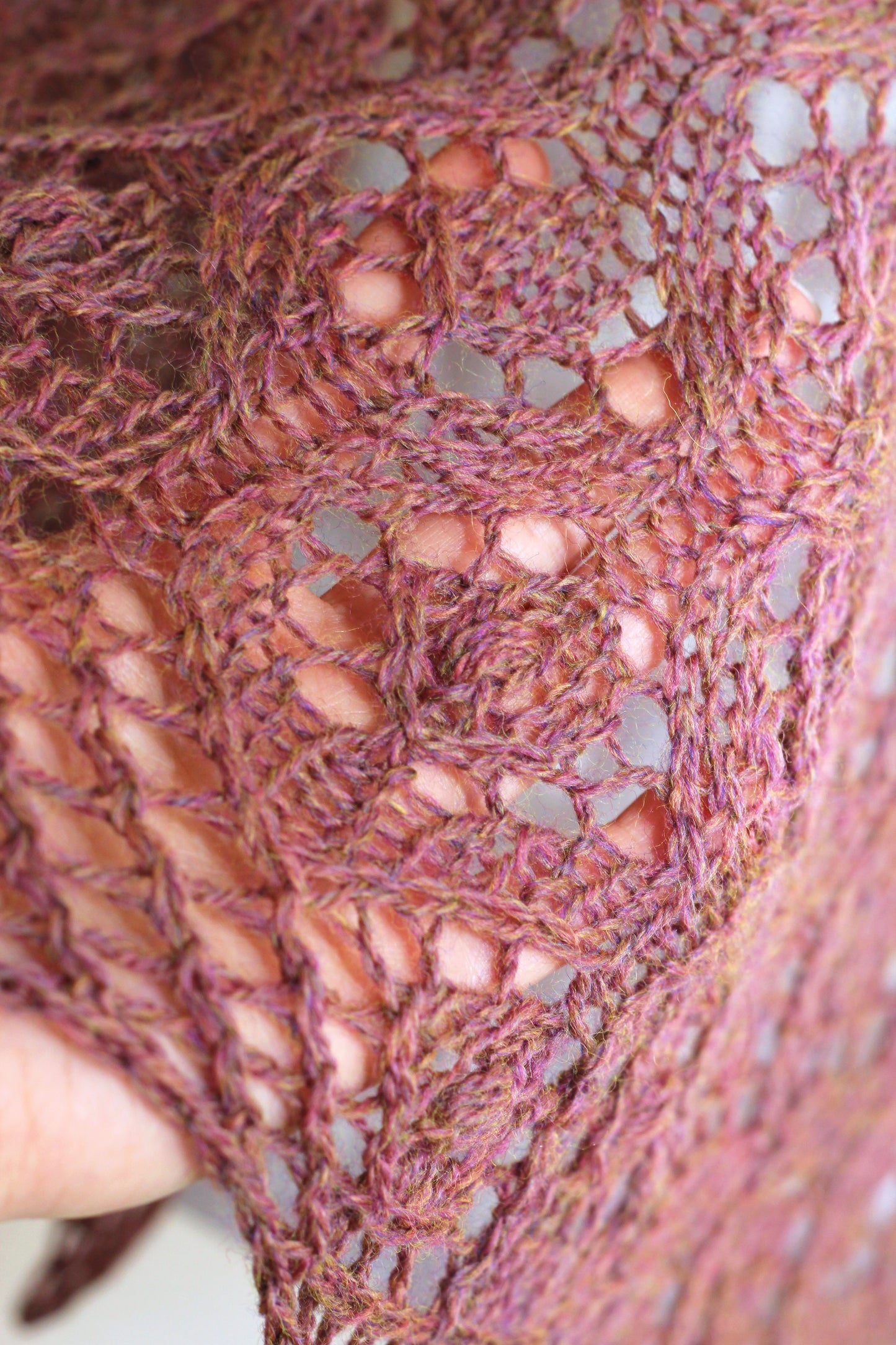 Knitting pattern, knitting tutorial - Cleo shawl, classic triangular shawl with nupps in English