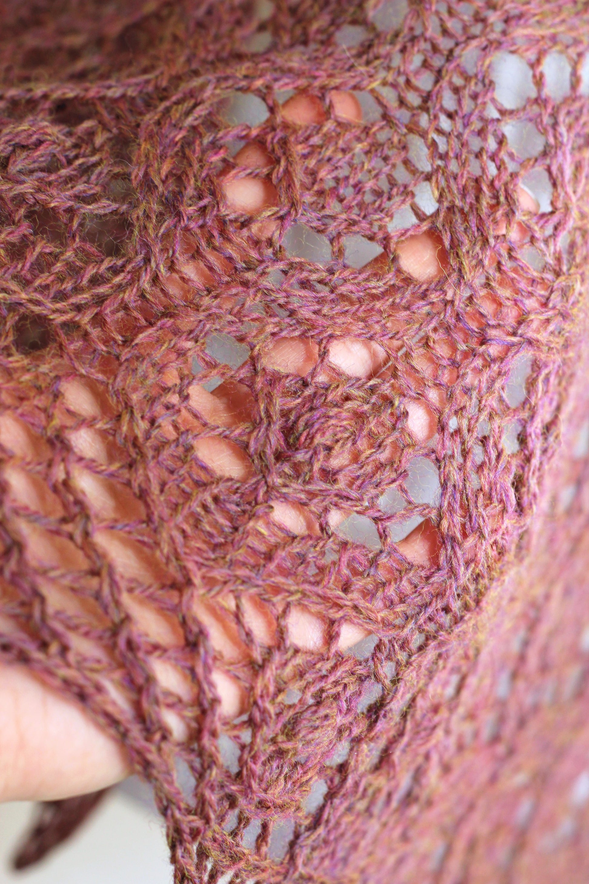 Knitting pattern, knitting tutorial - Cleo shawl, classic triangular shawl with nupps in English