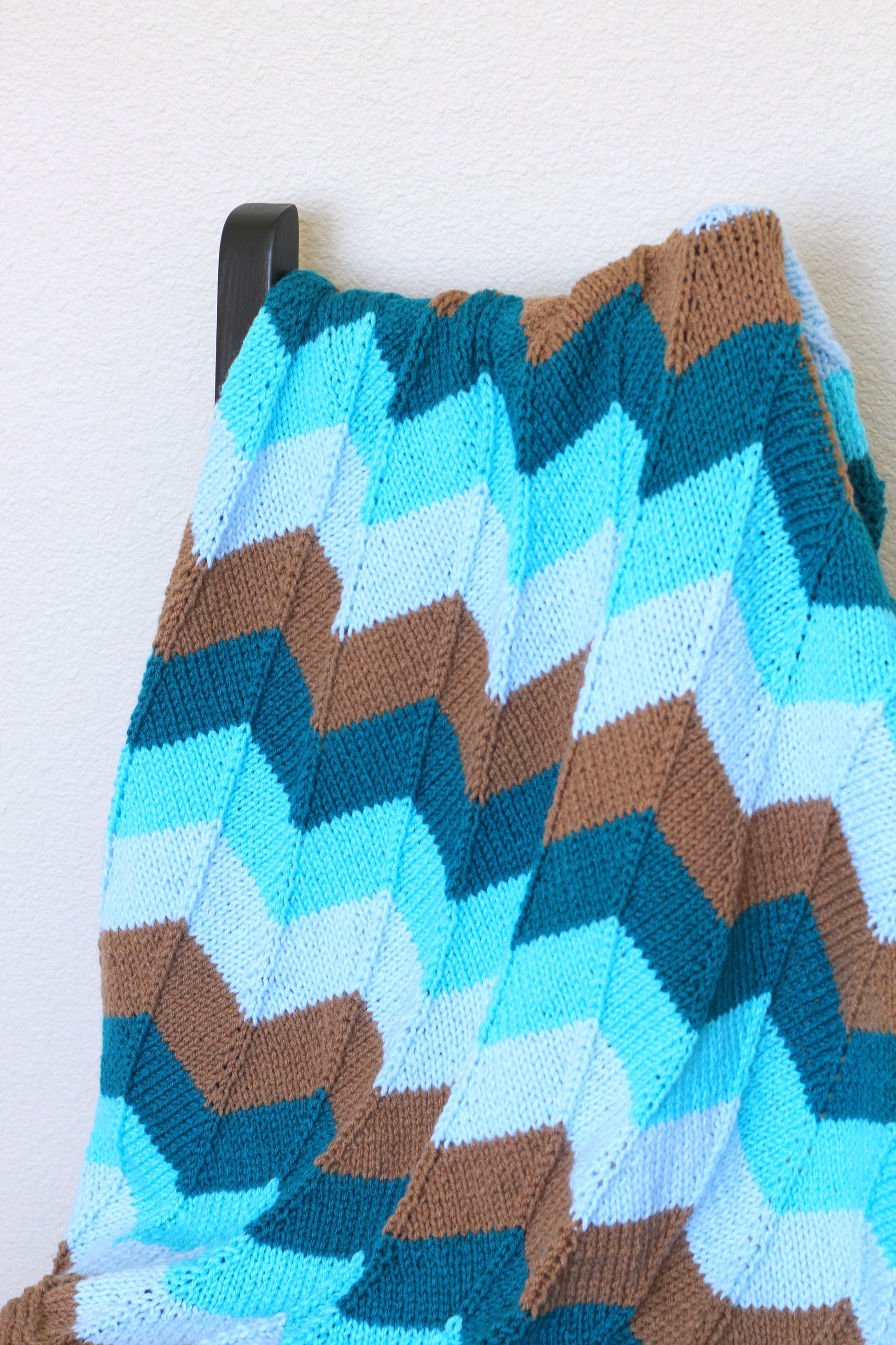DIY Knitting kit - knit baby blanket in chevron pattern, newborn blanket, baby shower gift