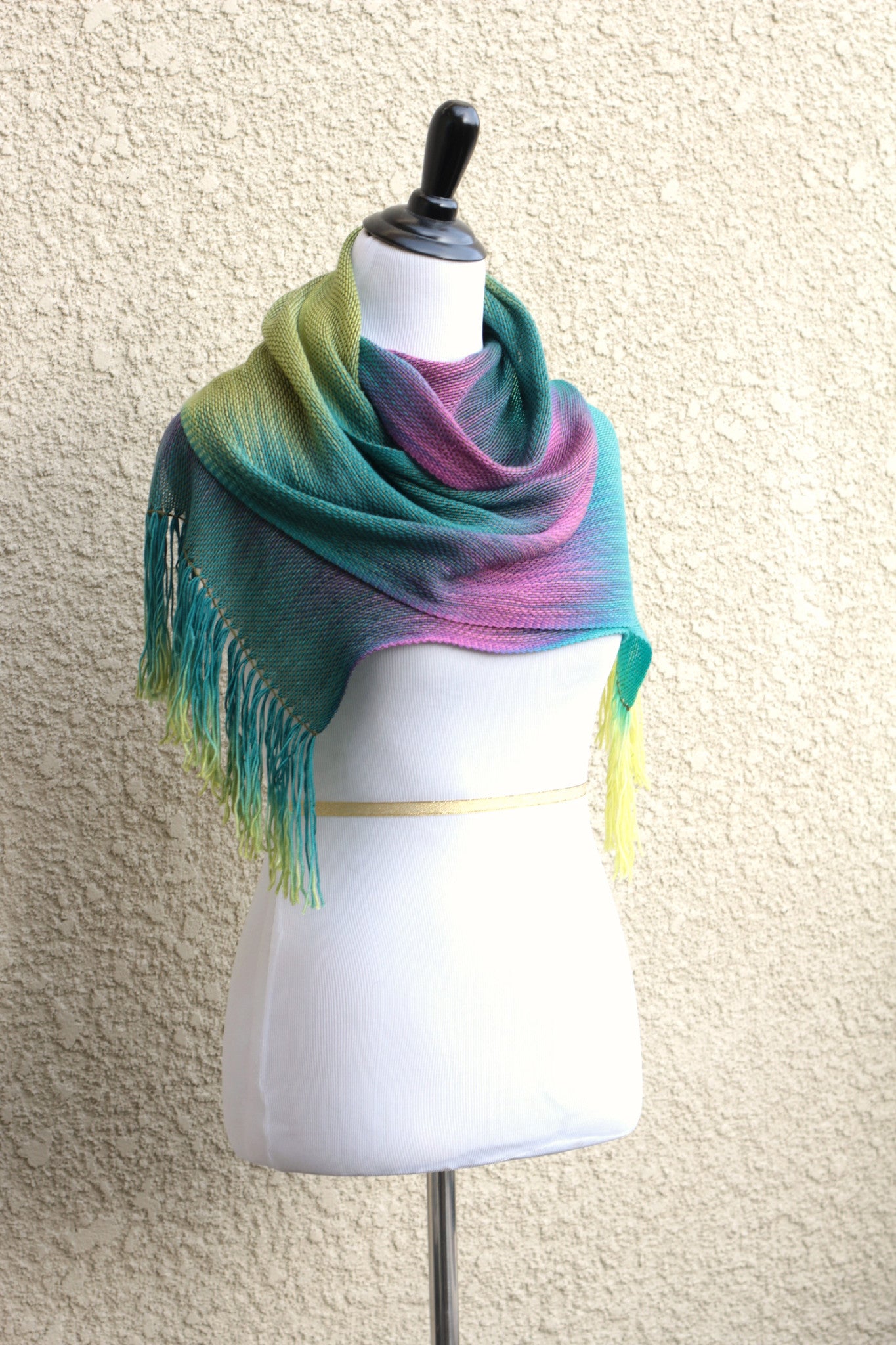 Long woven scarf in green color