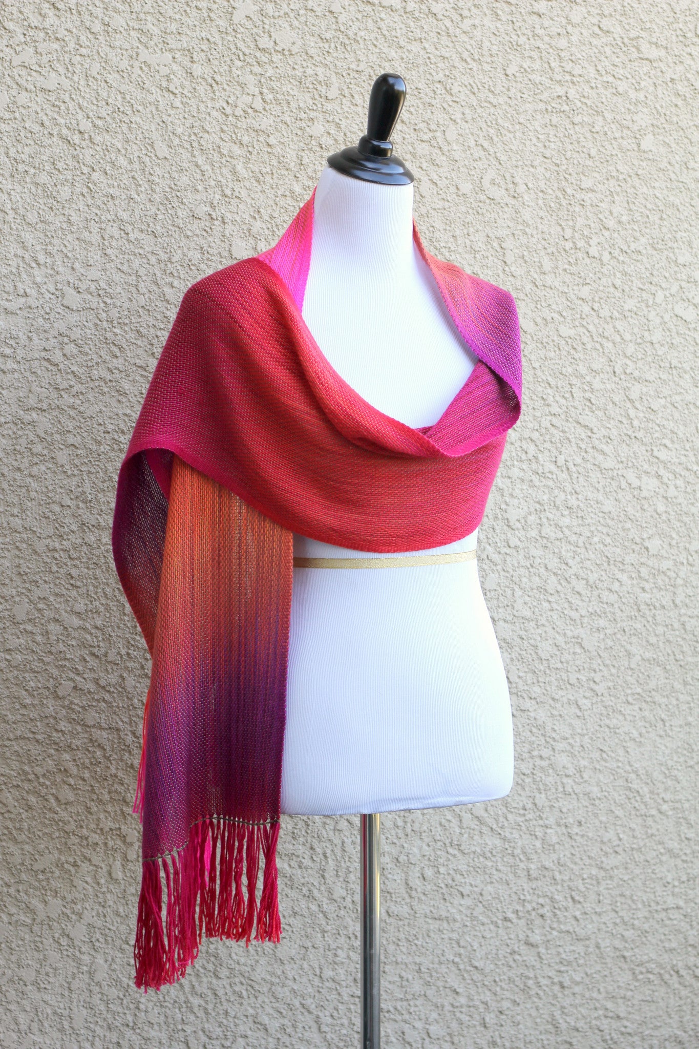 Woven wrap in pink red colors