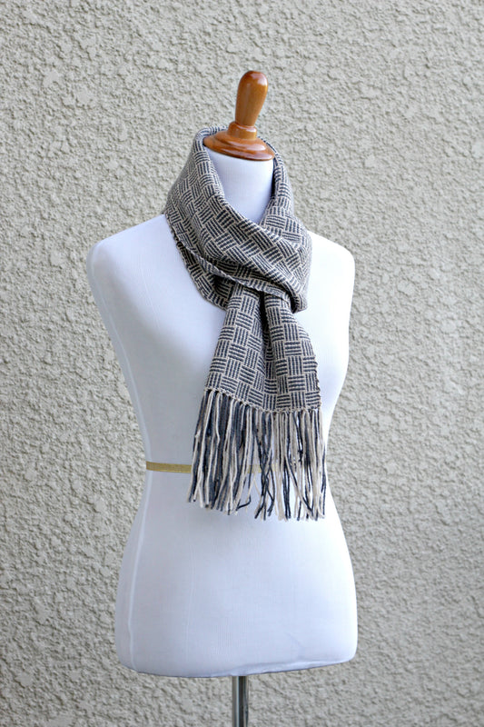 Woven beige scarf