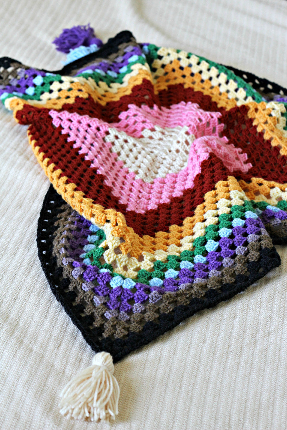Crochet baby blanket with tassels in rainbow colors, newborn blanket, baby shower gift - KGThreads