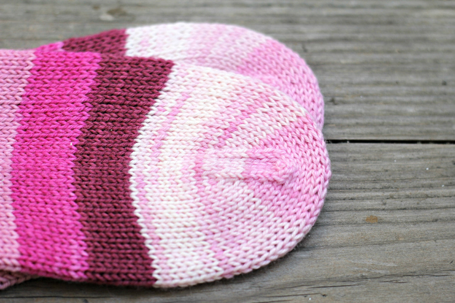 Knit socks in pink striped wool, women socks