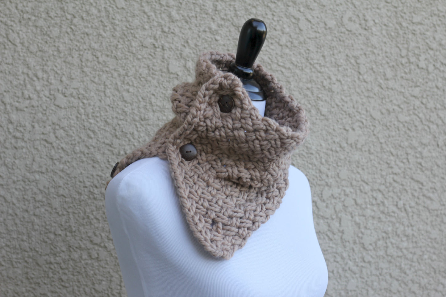 Chunky knit cowl