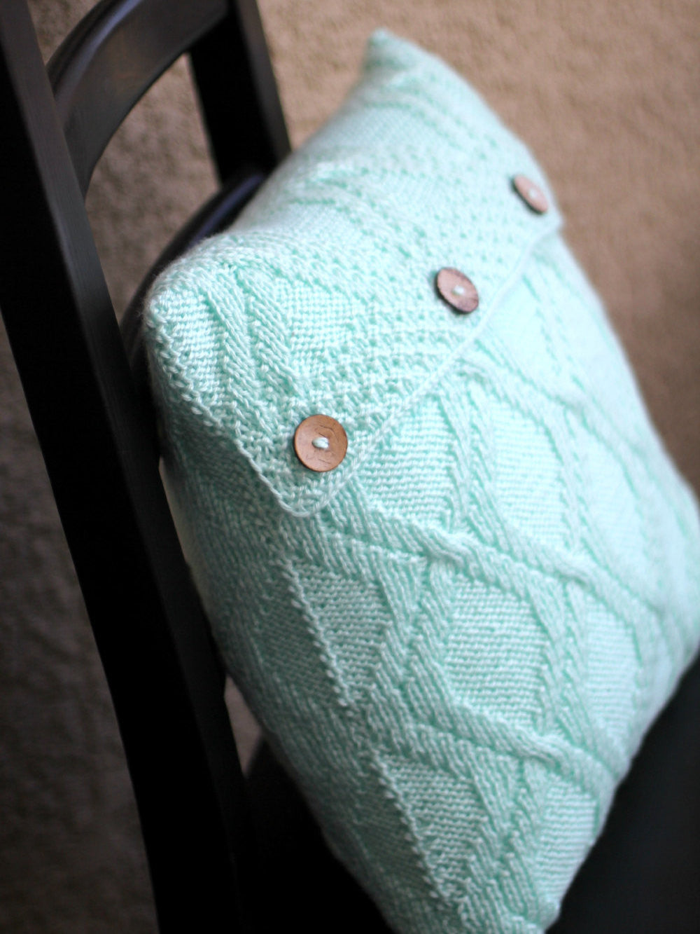Knitted pillow cover