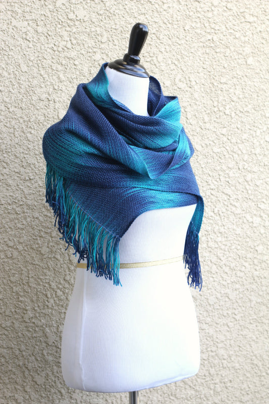 Blue scarf with marble effect