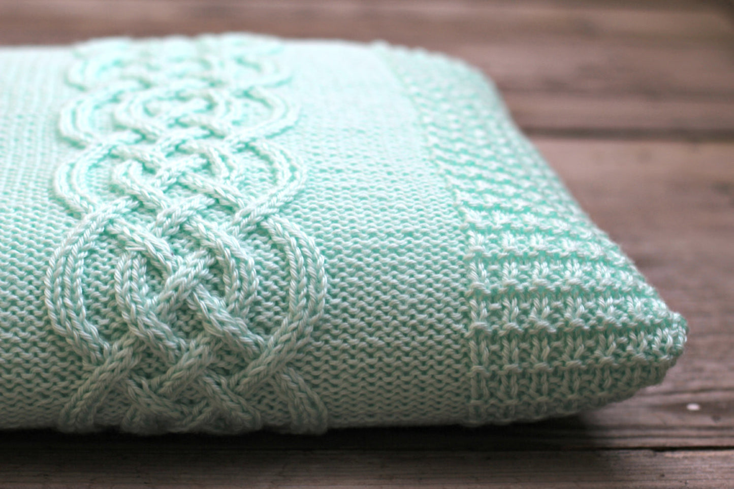 Cable knit pillow cover