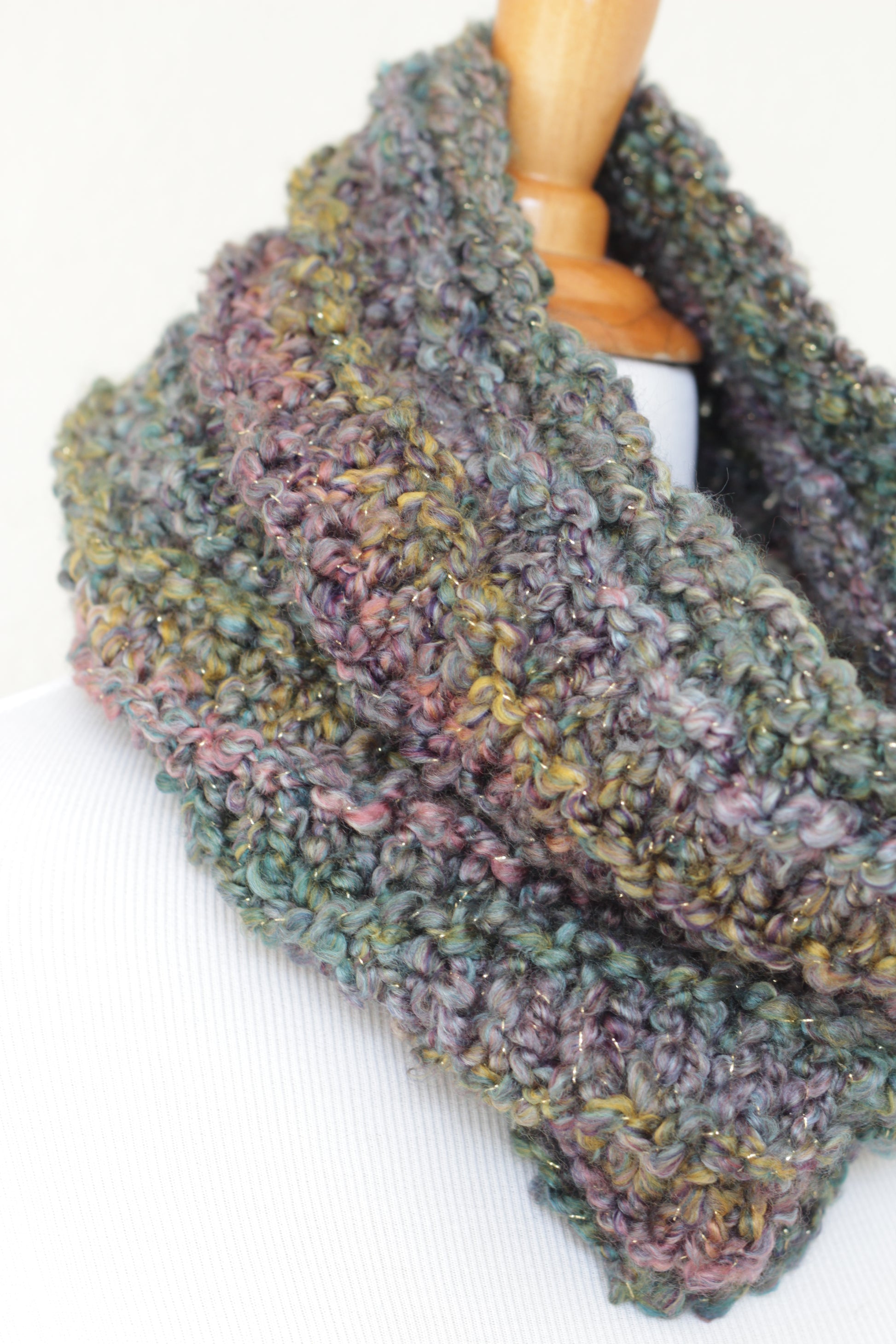 Crochet cowl in pink and bluw colors, chunky infinity scarf - 4 colorways available