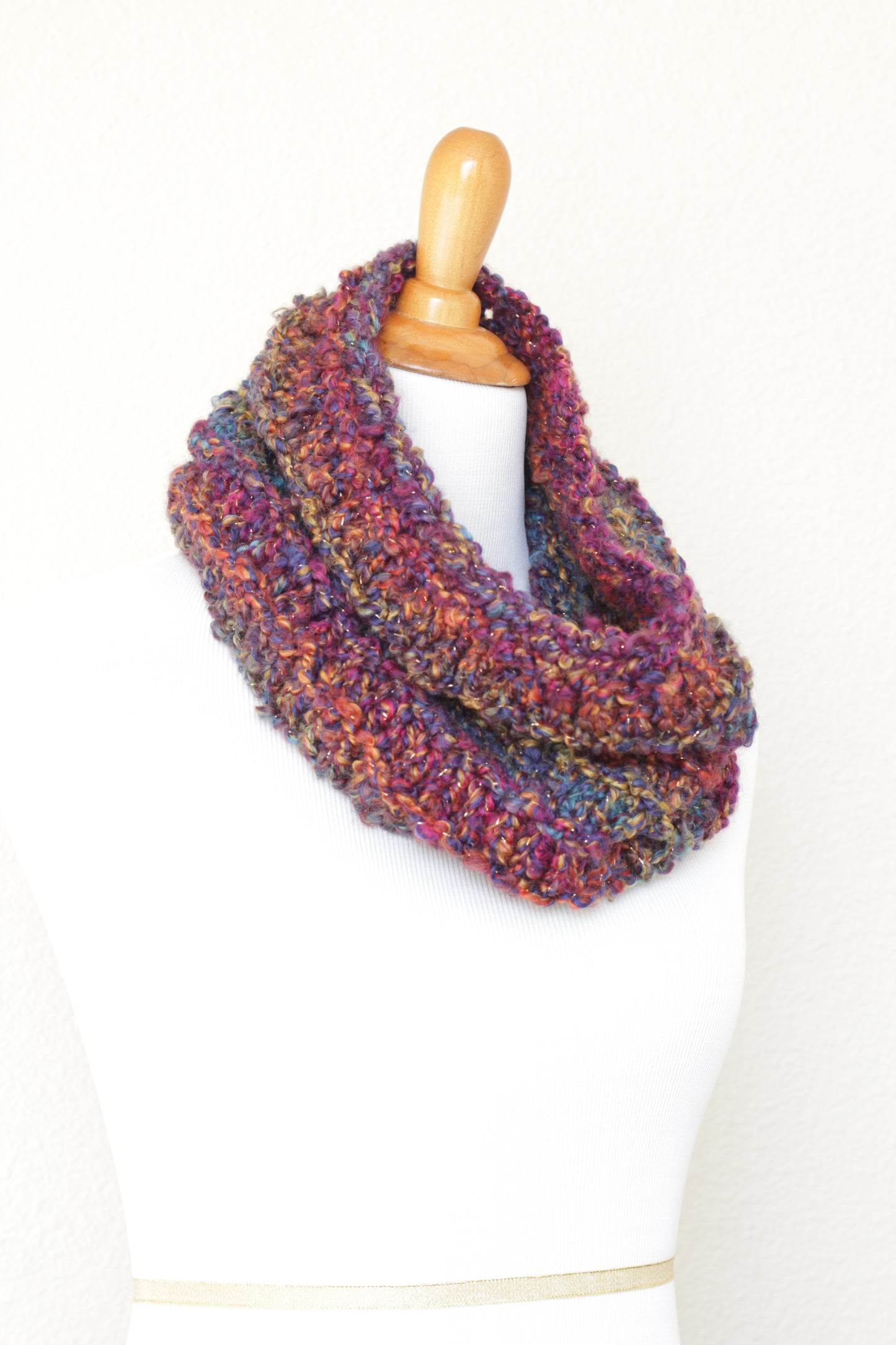 Crochet cowl in red and purple colors, chunky infinity scarf - 3 colorways available