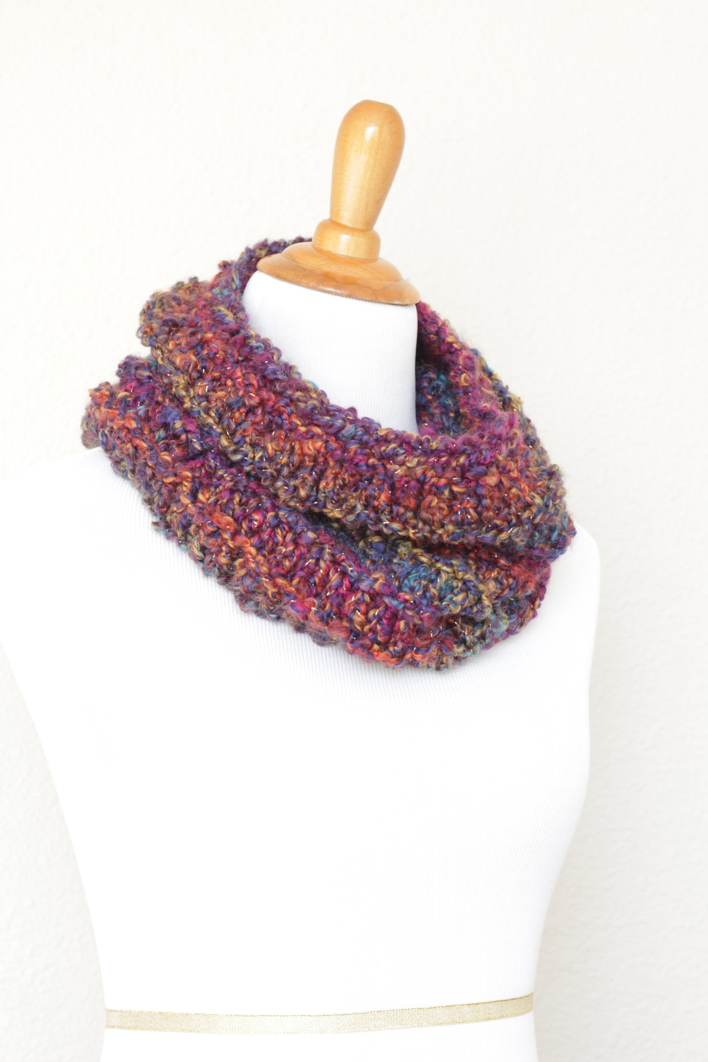 Crochet cowl in red and purple colors, chunky infinity scarf - 3 colorways available