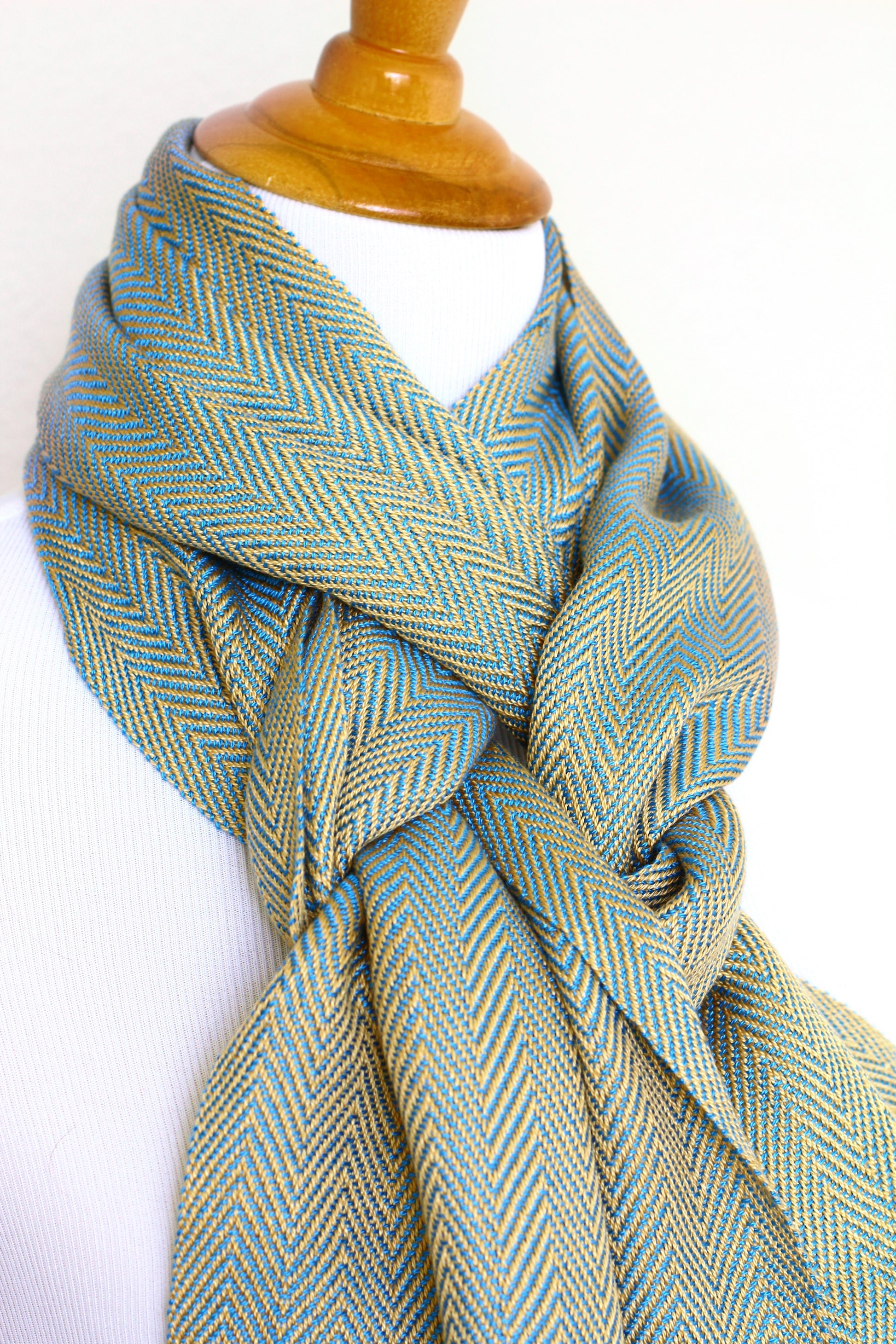 Woven scarf in gold and blue color with twill pattern, long scarf with fringe