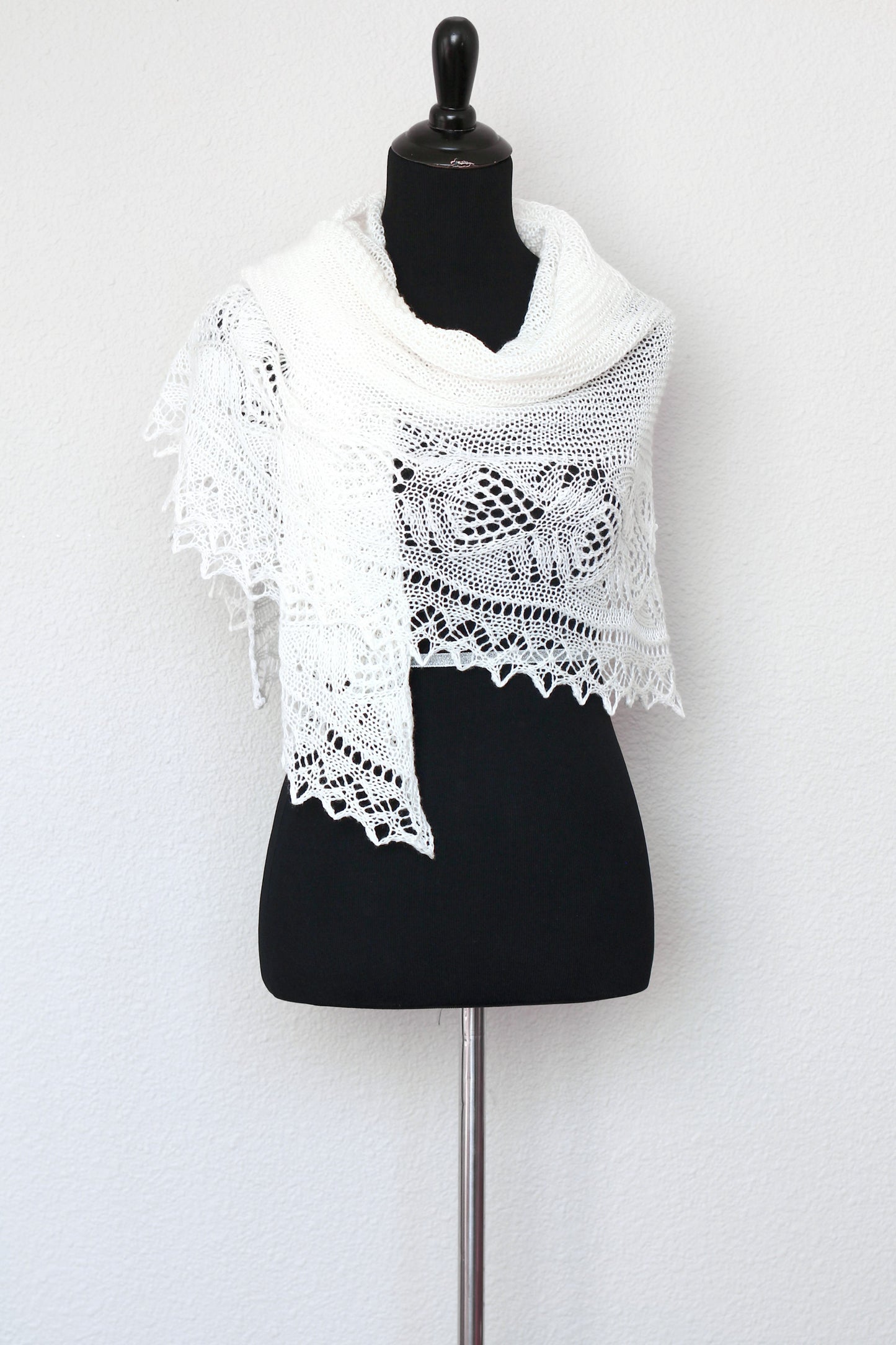 Knit shawl in white color with lace border, Freesia shawl