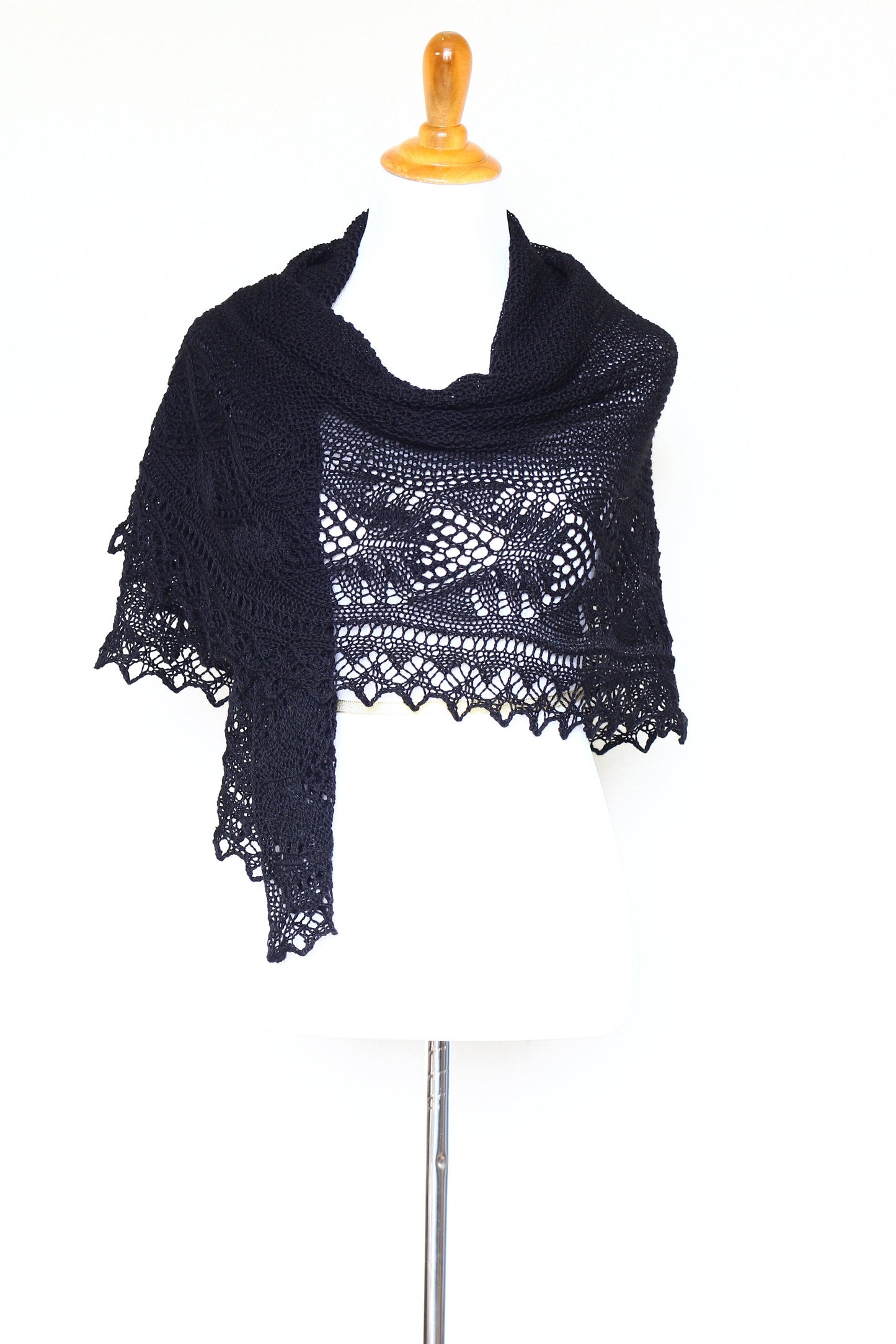 Knit shawl with laced border in black color