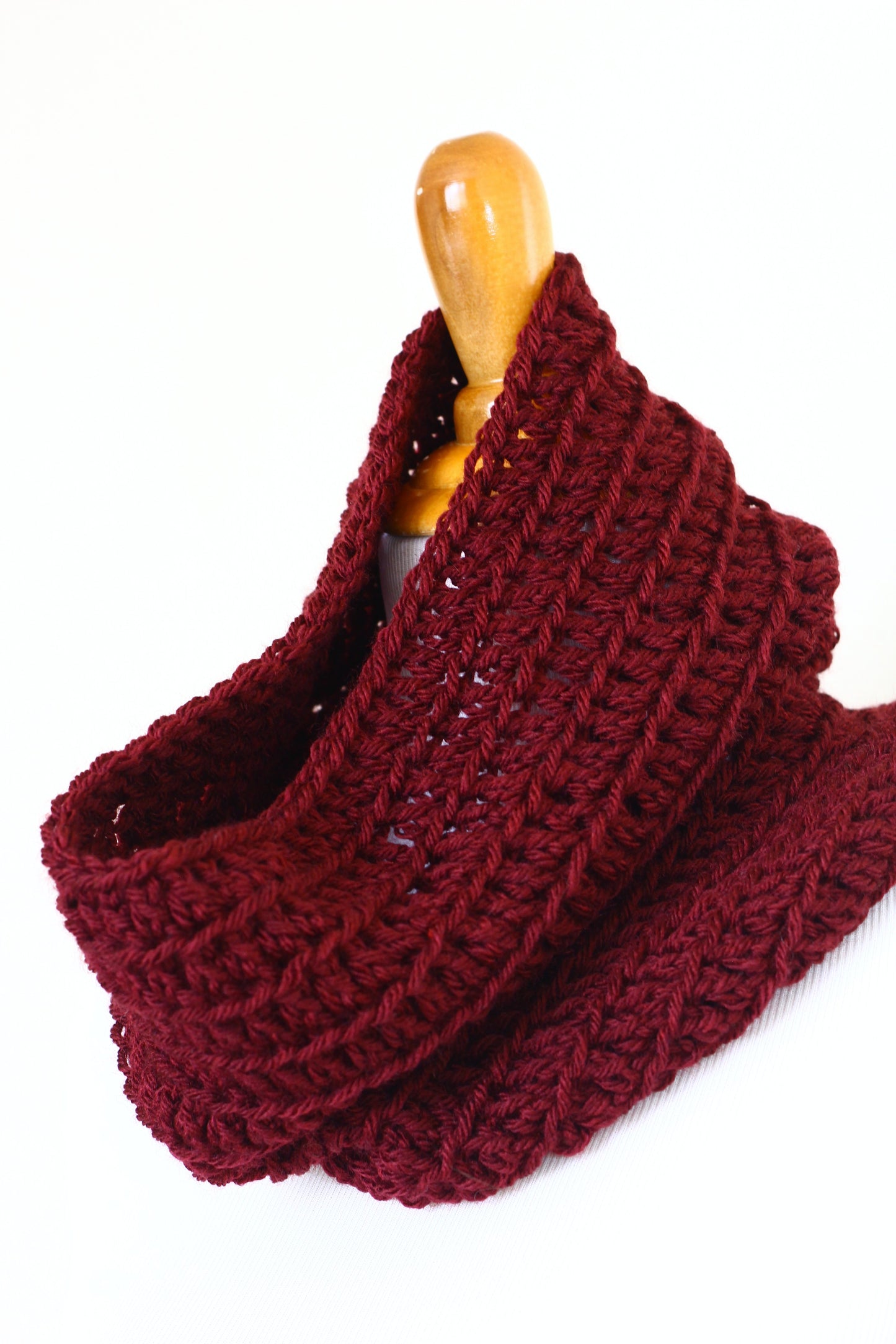 Crochet infinity scarf in red color, chunky cowl - 12 colors available