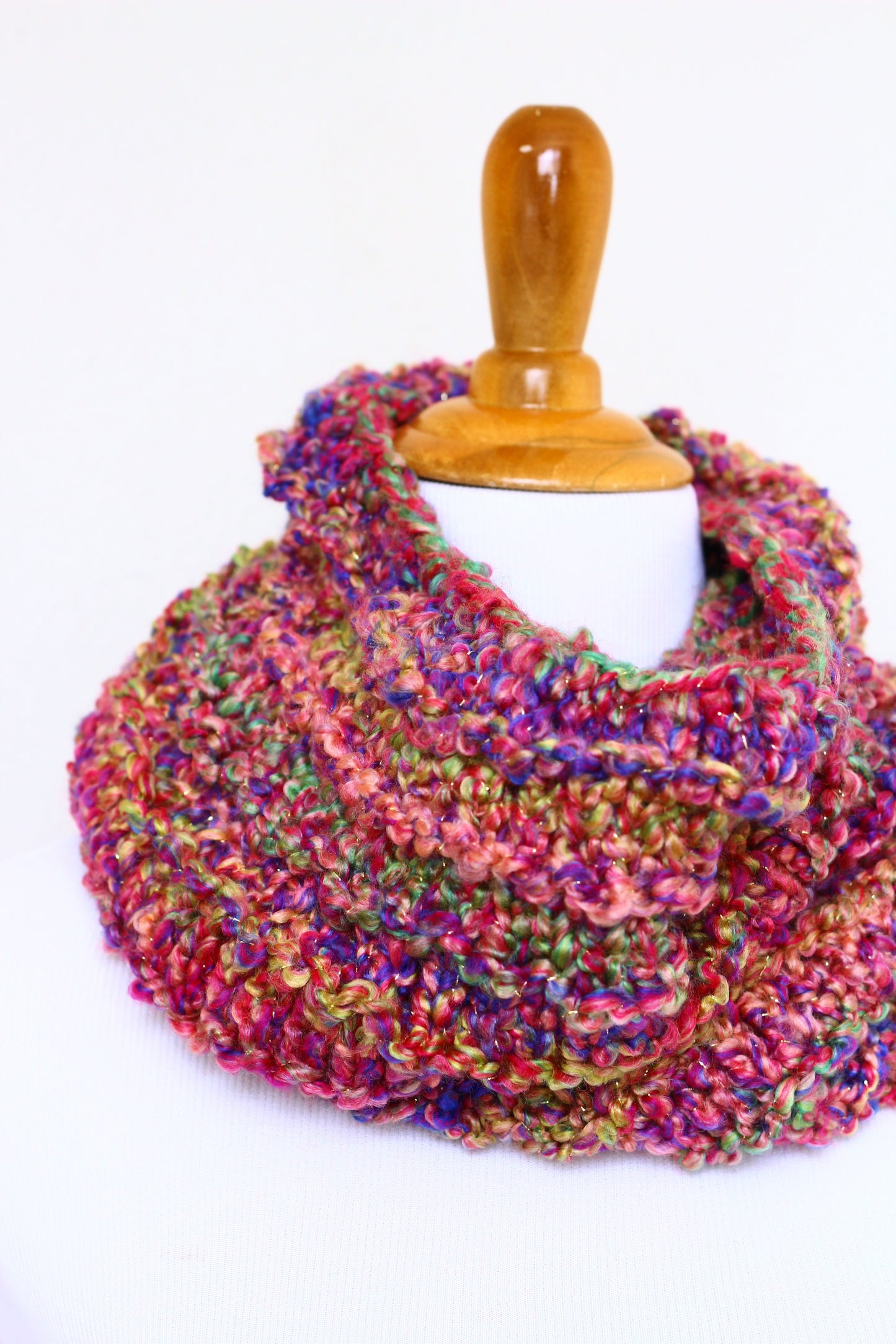 Crochet cowl in red and purple colors, chunky infinity scarf - 3 colorways available