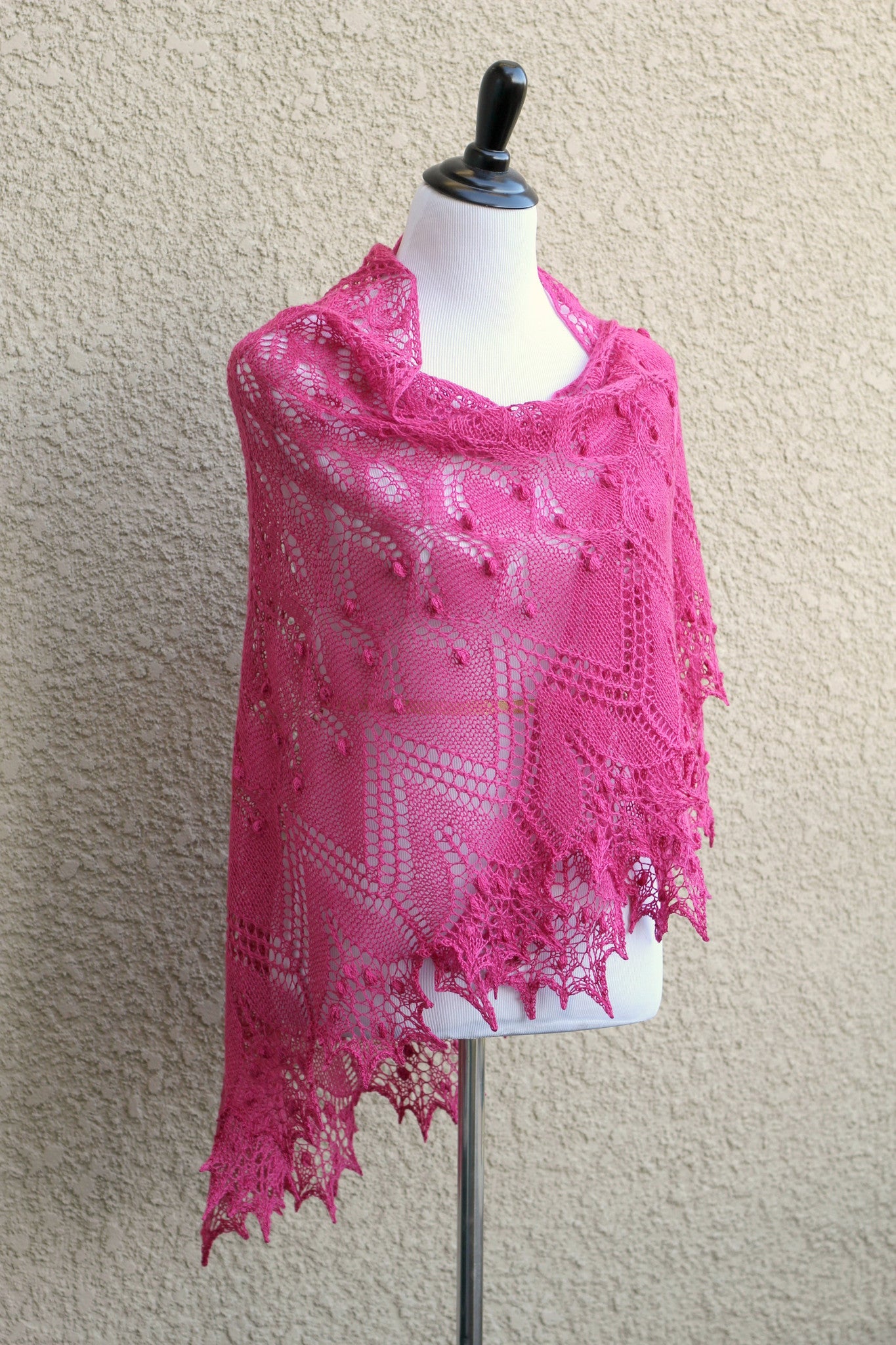 Pink shawl with nupps