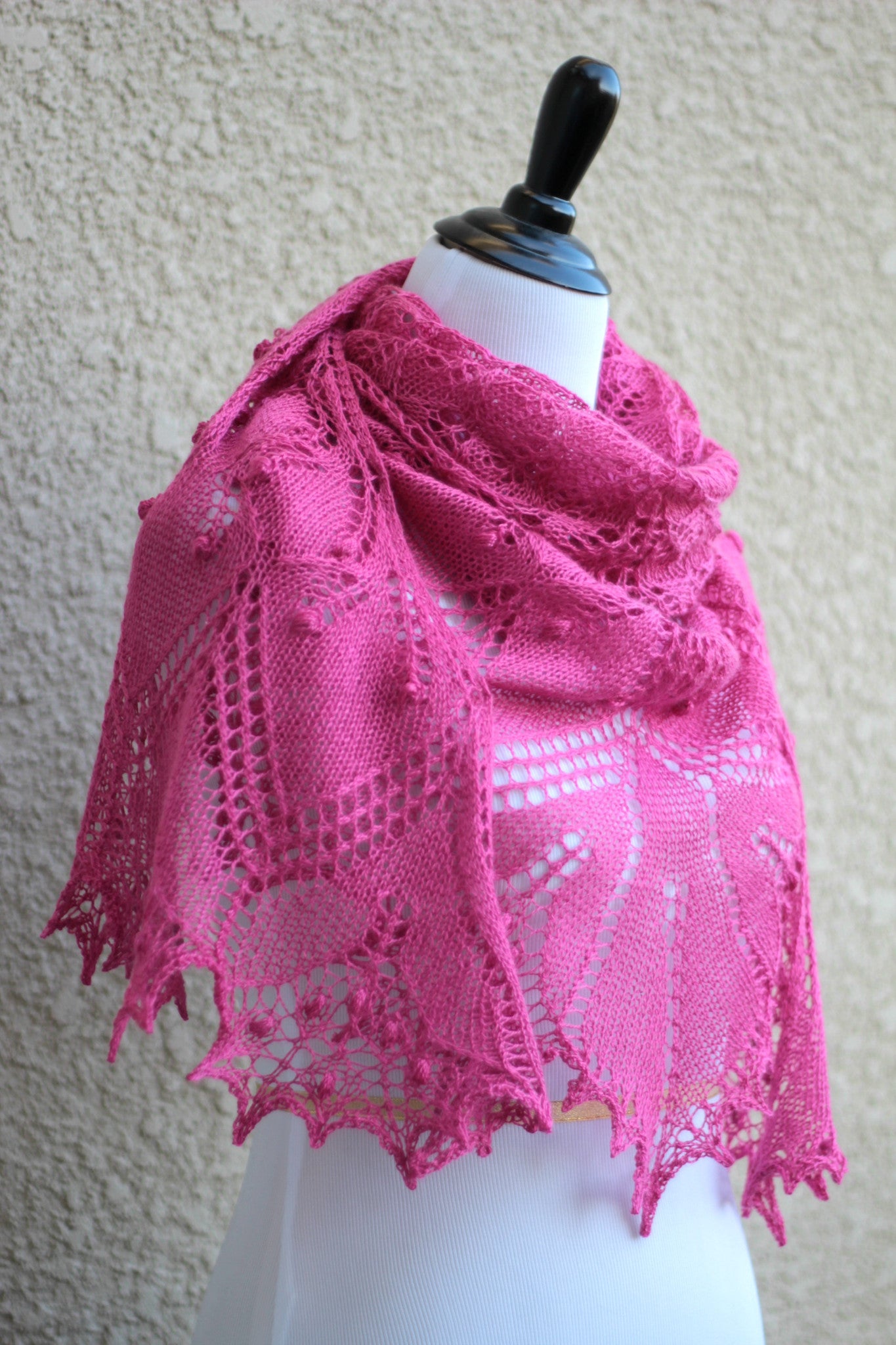 Shawl with nupps