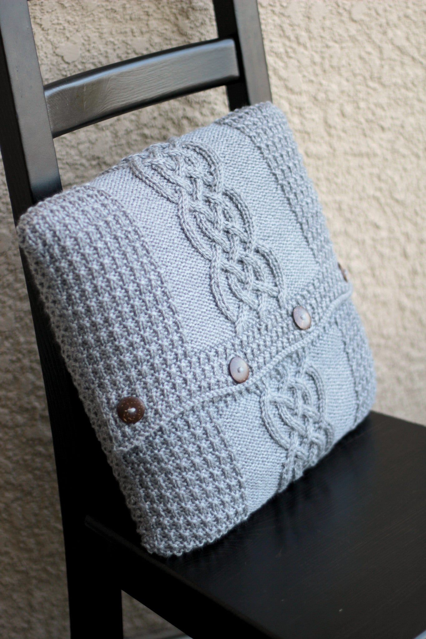 Knit cable pillow case with cable in grey color