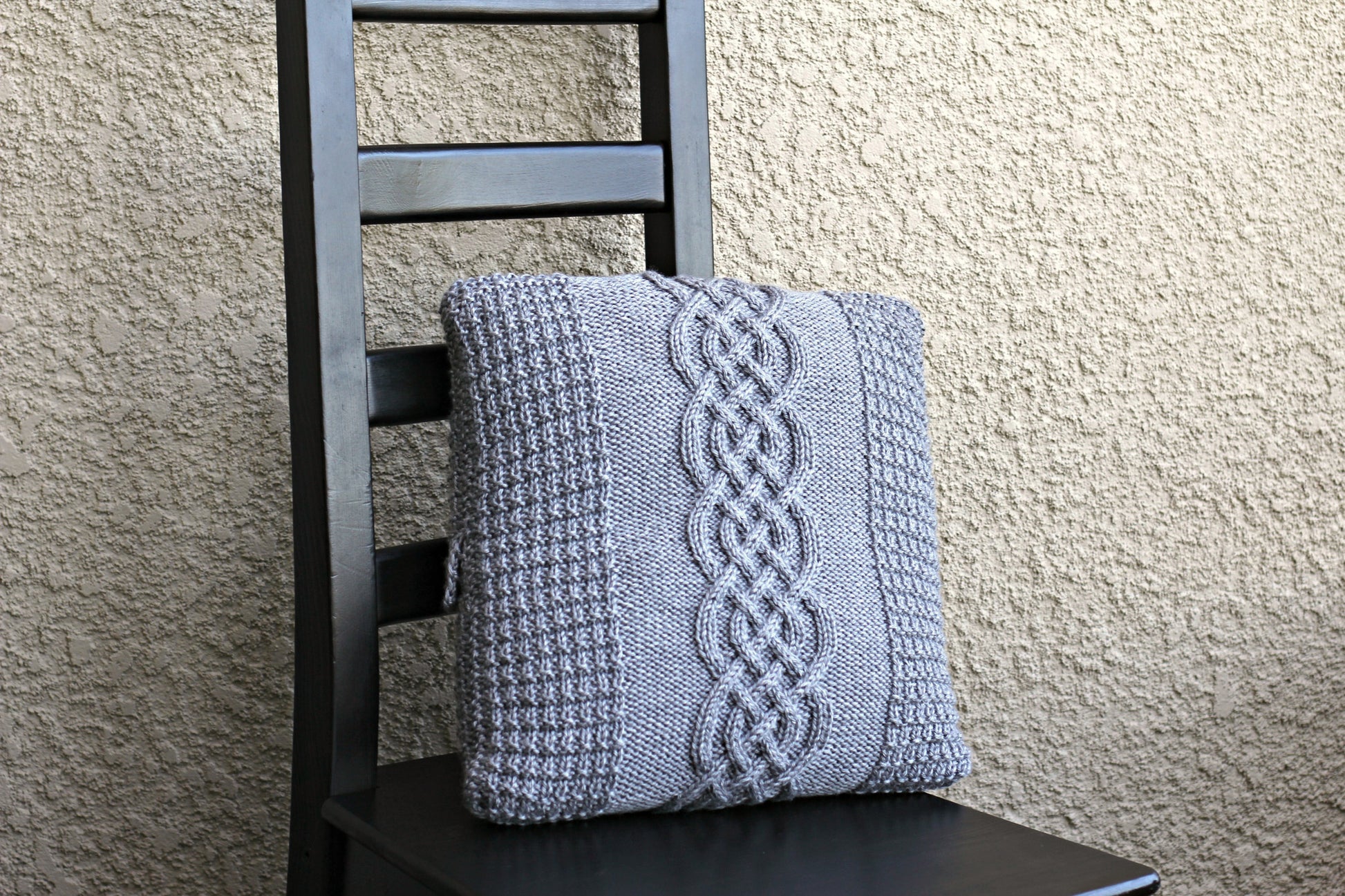 Knit pillow cover