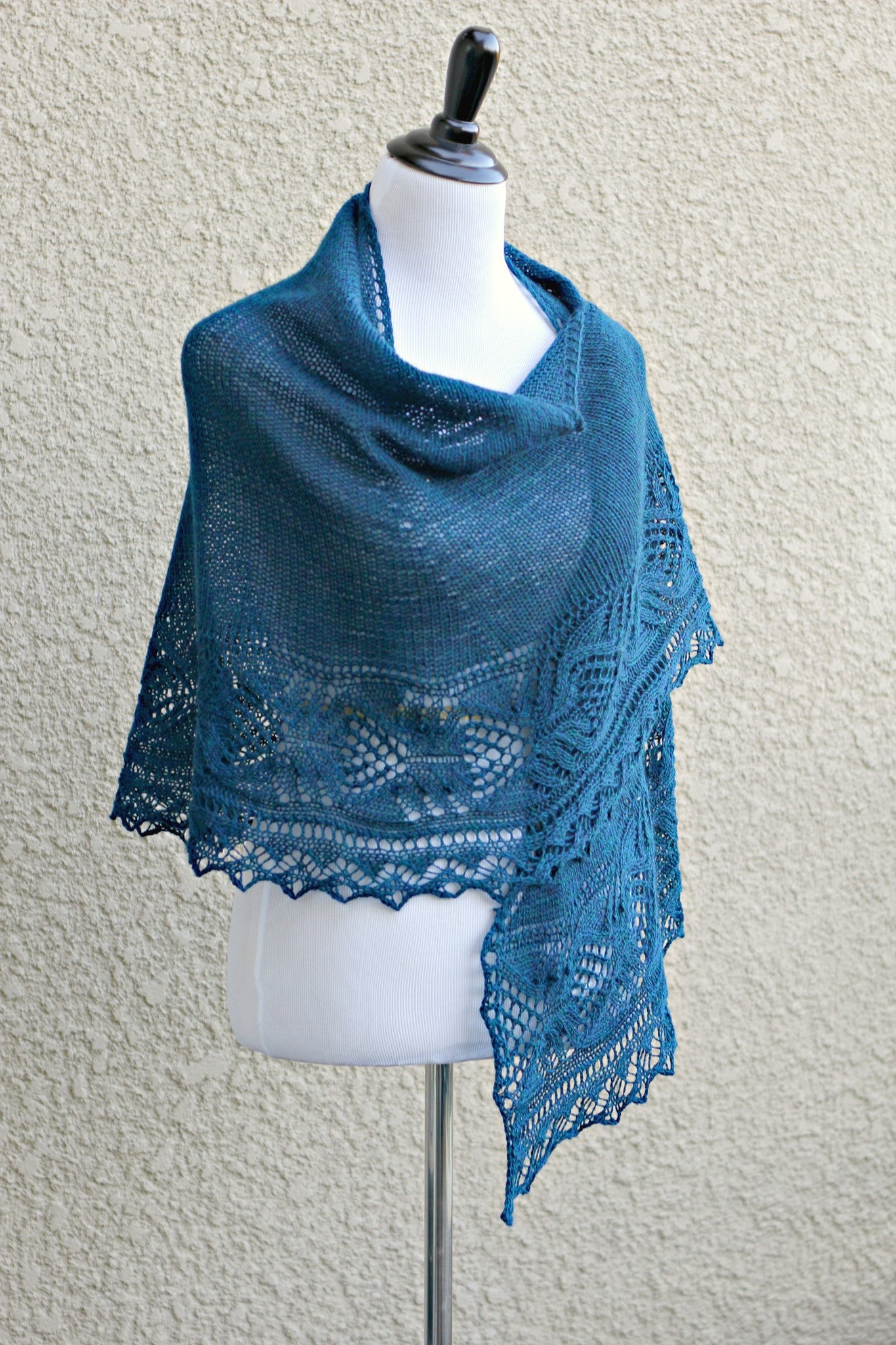 Knit wrap with laced border