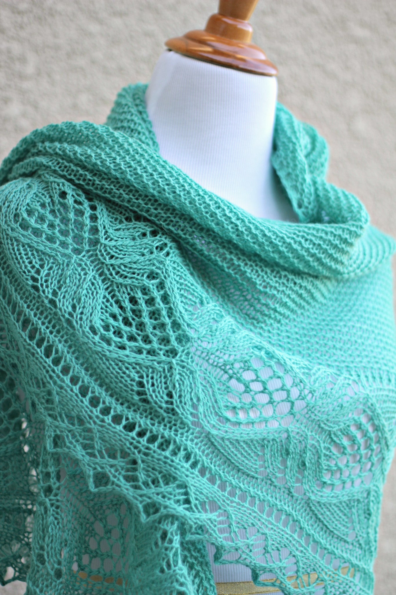 knit shawl with laced border