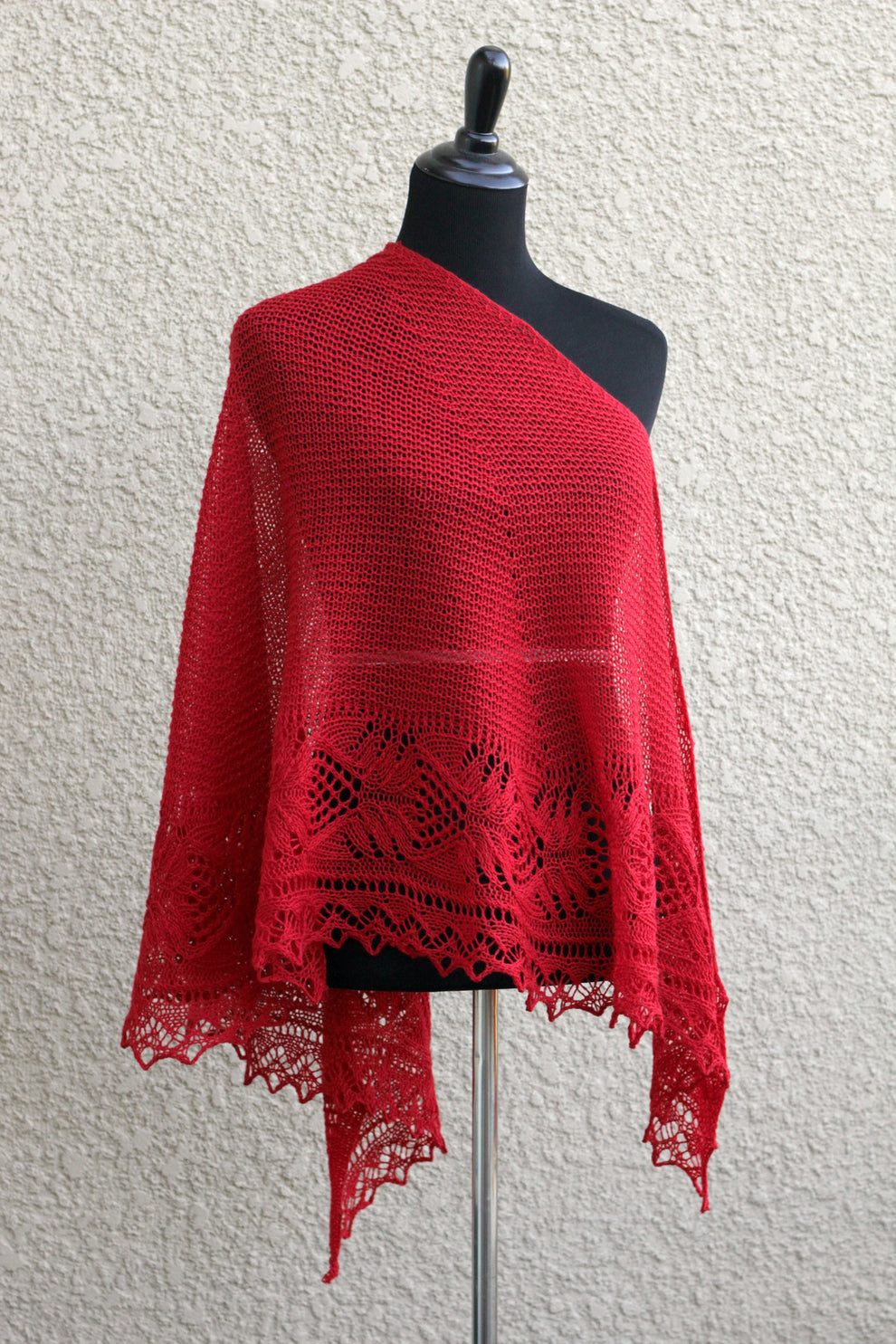 Knit shawl with laced border in red color – KGThreads