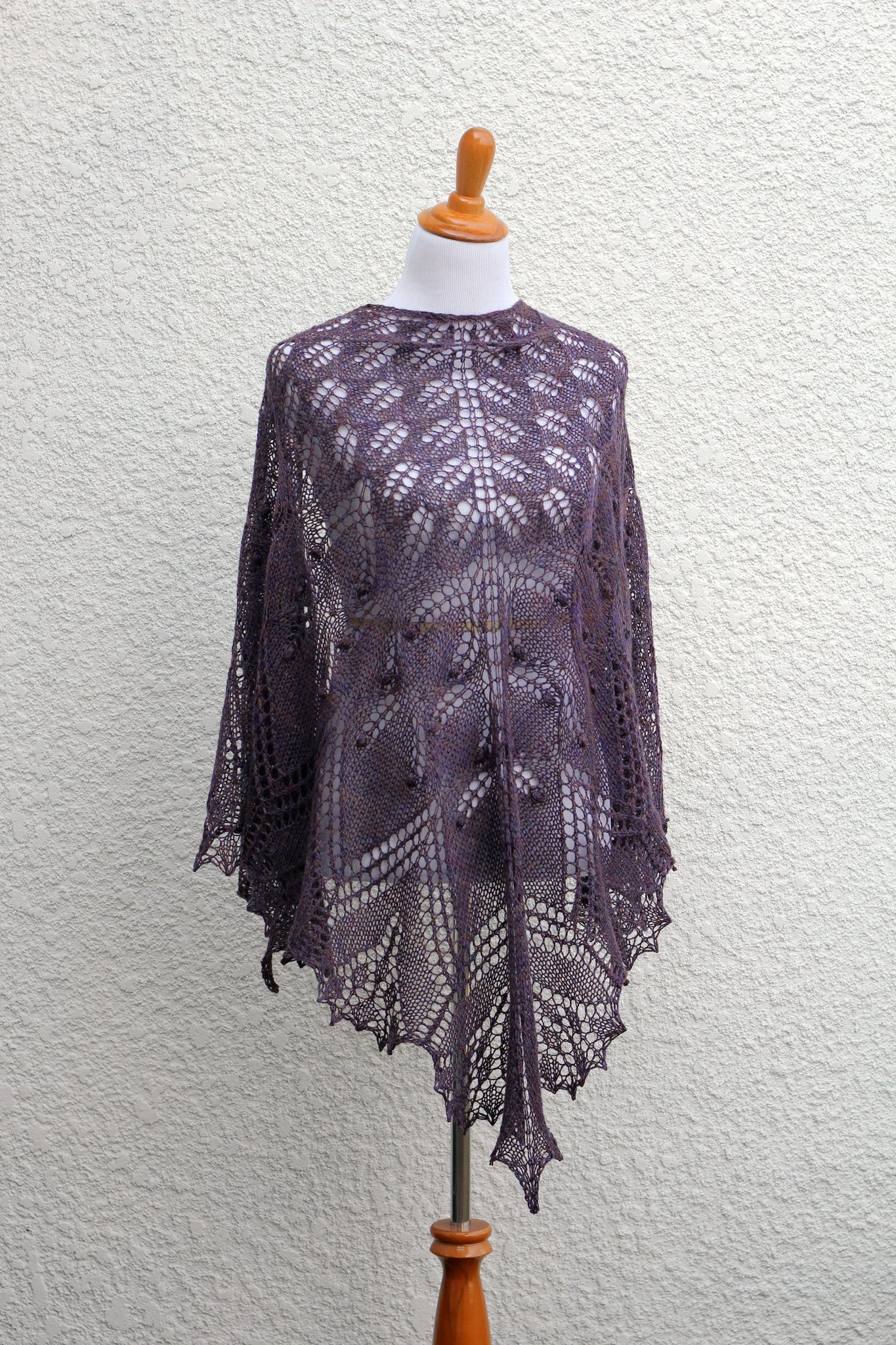 Purple shawl with nupps
