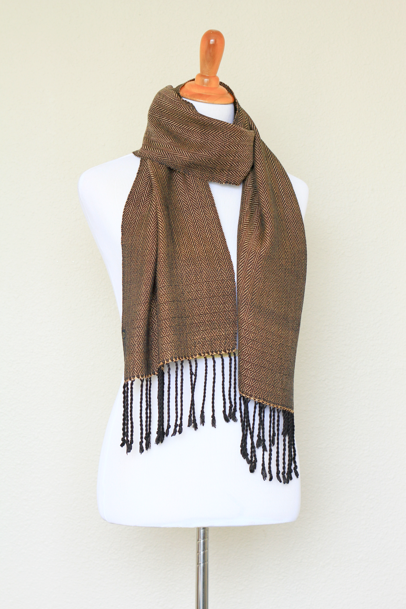 Woven scarf in gold color with twill pattern, long scarf with fringe