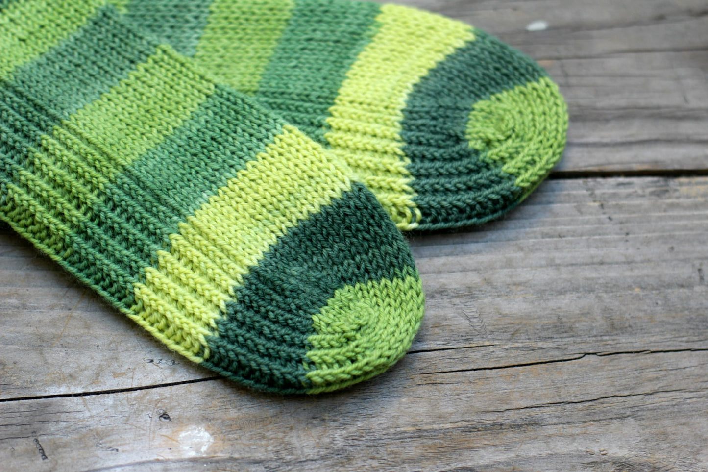 Knit green ankle socks in green striped wool for women