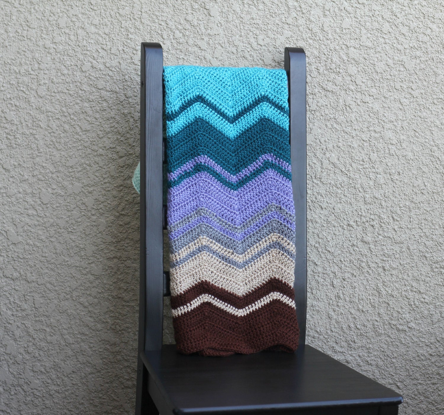 Crochet chevron baby blanket