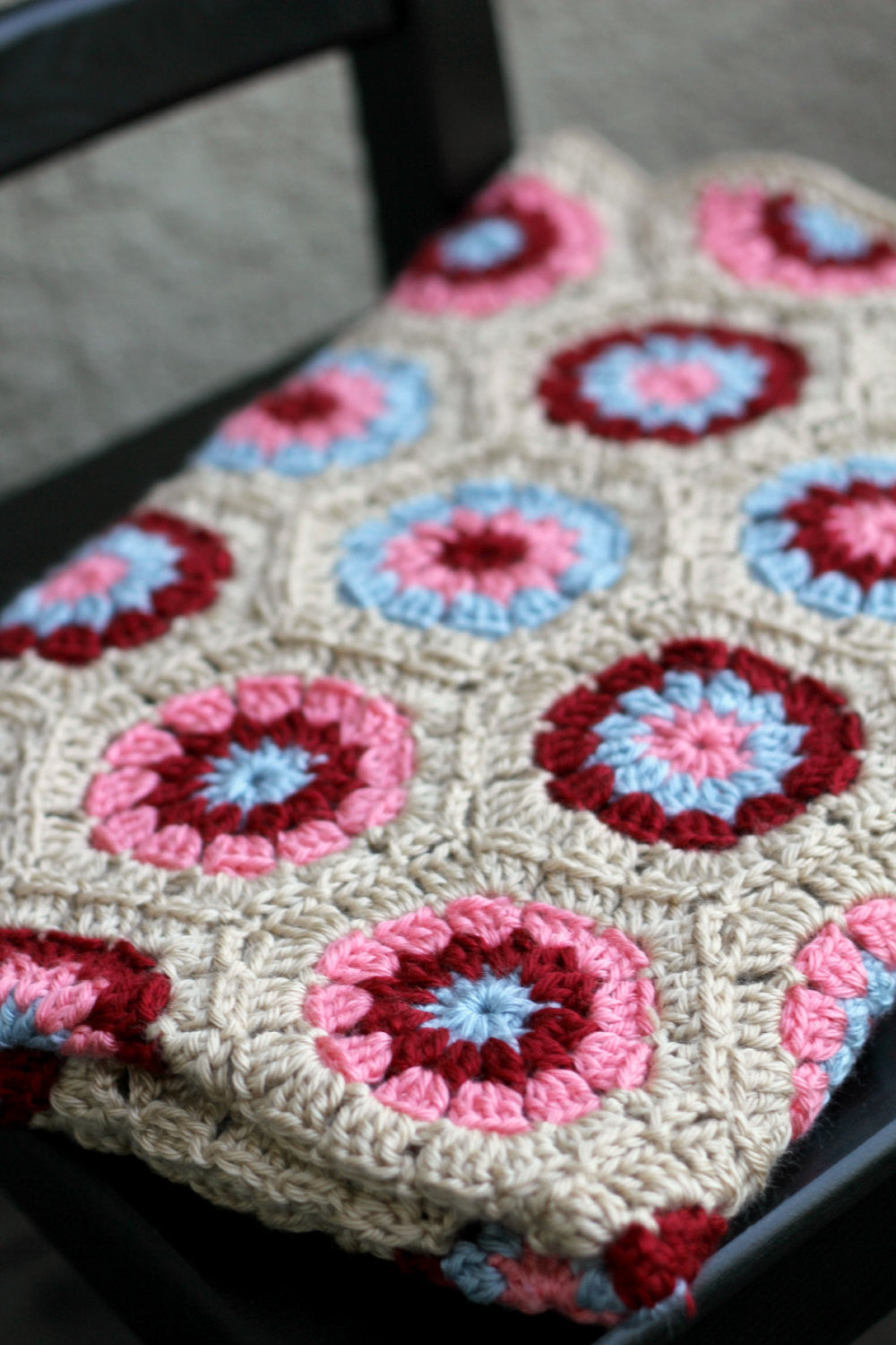 Crochet baby blanket, hexagon blanket in beige, blue, coral pink and red colors, baby shower gift